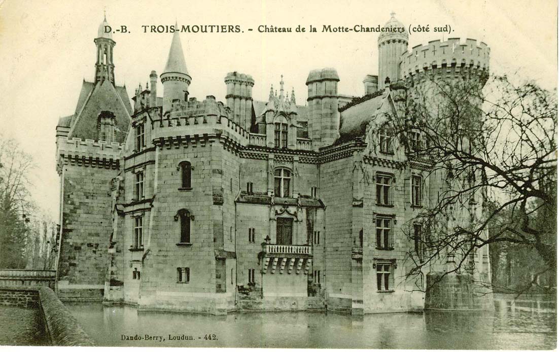拉莫特-尚德内尔城堡 - Les Trois-Moutiers | Secret World Trip Planner
