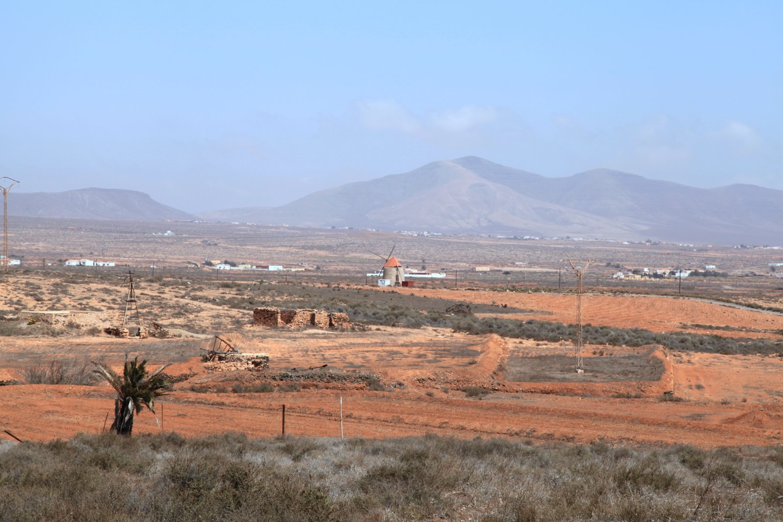 Ветряная мельница в Фуэртавентуре - Fuerteventura | Secret World Trip Planner