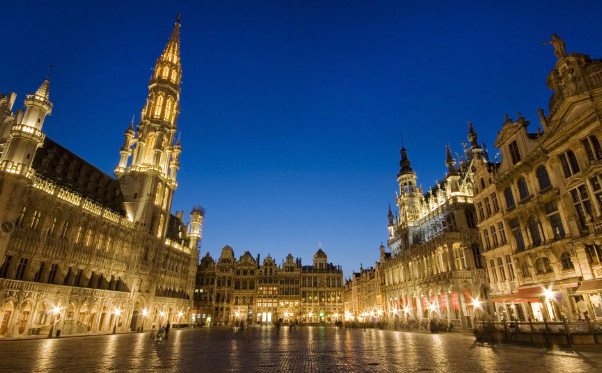 Grand Place, Brussels Town Hall. - Bruxelles | Secret World Trip Planner