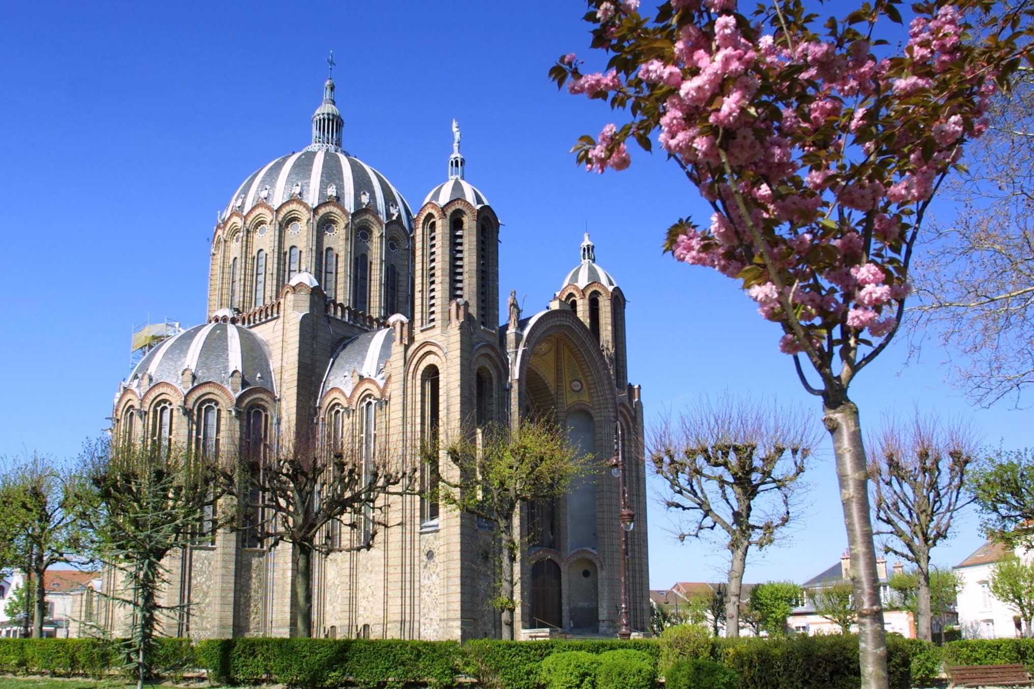 Basílica de Sainte-Clotilde - Paris - Paris | Secret World Trip Planner