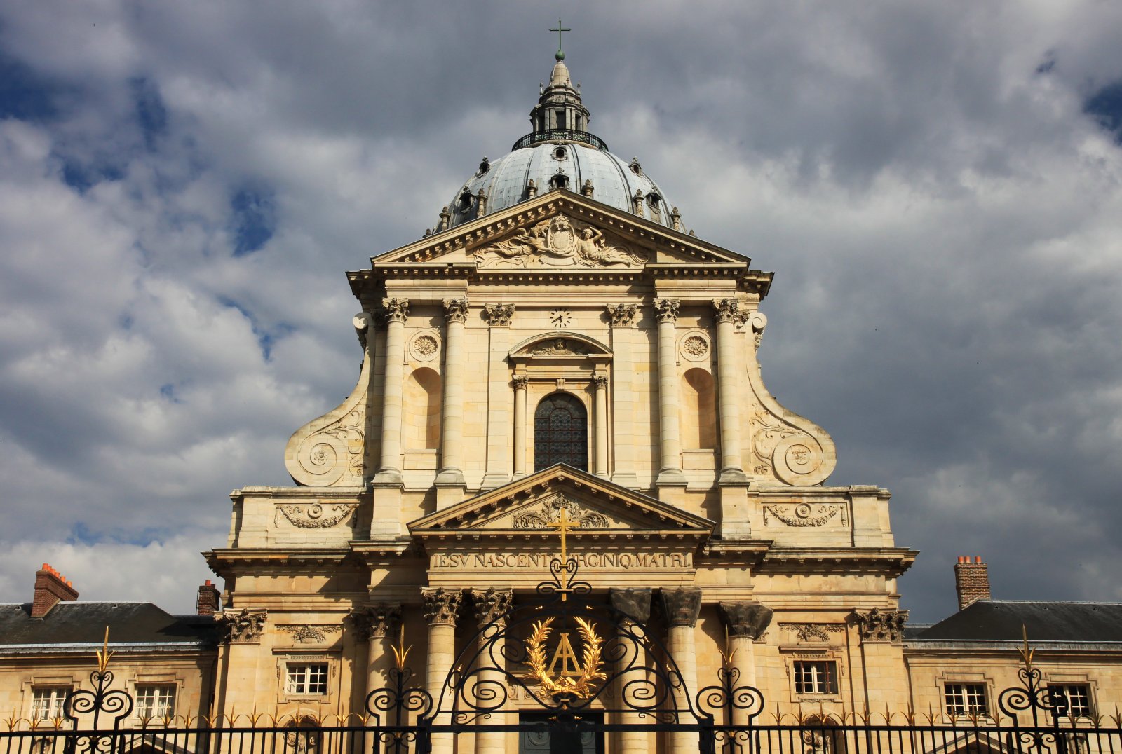 Val-de-Grâce uma igreja magnífica - Paris | Secret World Trip Planner