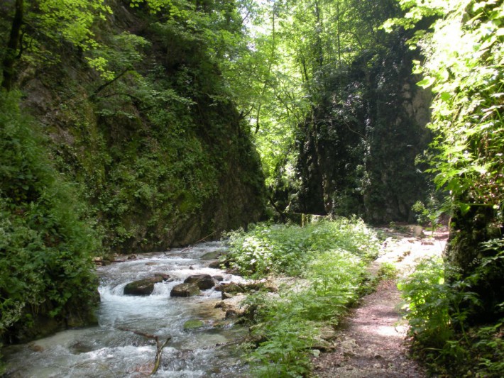 Wąwóz Infernaccio i Pustelnia św. Leonarda - Montefortino | Secret World Trip Planner