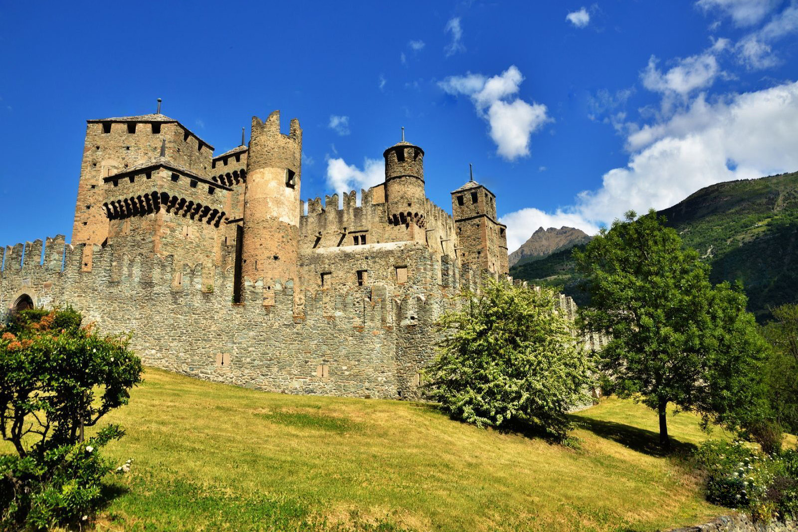 Kasteel Fenis - Fénis | Secret World Trip Planner