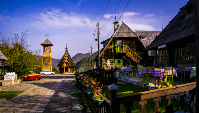 Прибрежная деревня: деревня Эмира Кустурицы - Mokra Gora | Secret World Trip Planner