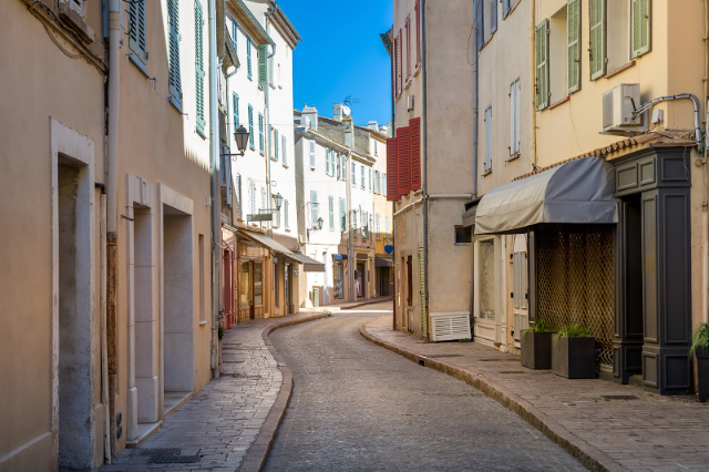 Rue Gambetta, la via dello Shopping - Saint-Tropez | Secret World Trip Planner