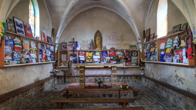 Богоматерь регби - Larrivière-Saint-Savin | Secret World Trip Planner