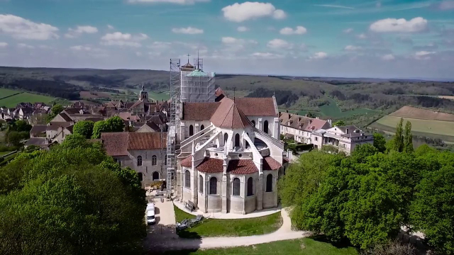 Базилика Святой Марии Магдалины - Vézelay | Secret World Trip Planner