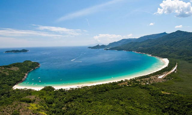 洛佩斯-门德斯海滩 - Lopes Mendes Beach - Abraão | Secret World Trip Planner