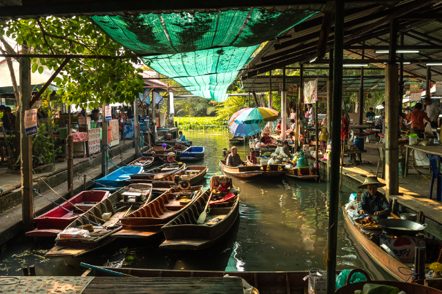 クロン・ラット・マヨム・フローティング・マーケット(Khlong Lat Mayom Floating Market - Khet Taling Chan | Secret World Trip Planner