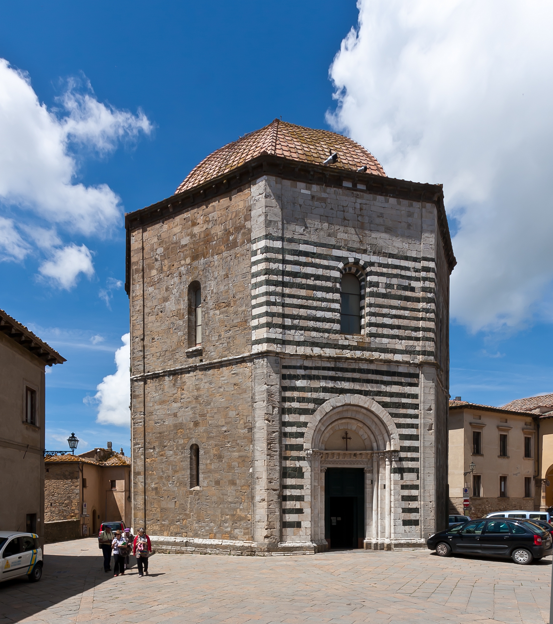 De doopkapel van San Giovanni in Volterra - Volterra | Secret World Trip Planner