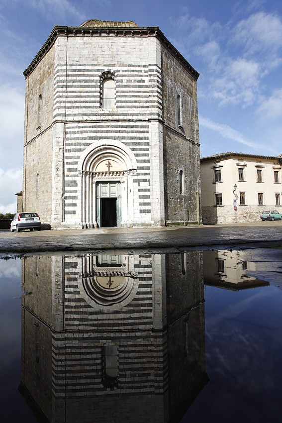 De doopkapel van San Giovanni in Volterra - Volterra | Secret World Trip Planner