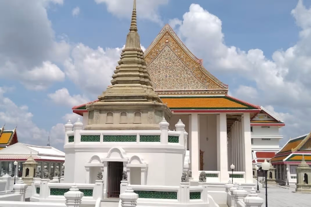 ワット・カラヤナミット・ワラマハウィハーン(Wat Kalayanamit Woramahawiharn - Khet Thon Buri | Secret World Trip Planner