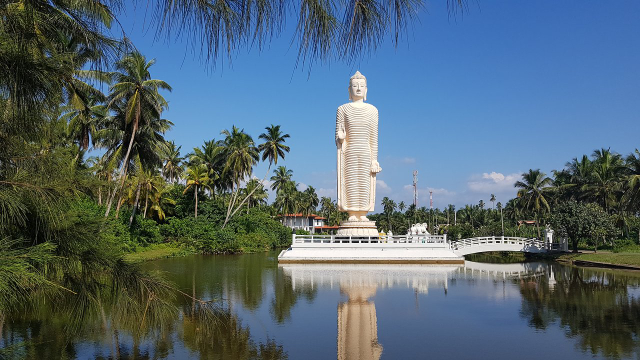 A estátua de Buda de Hikkaduwa - Peraliya | Secret World Trip Planner