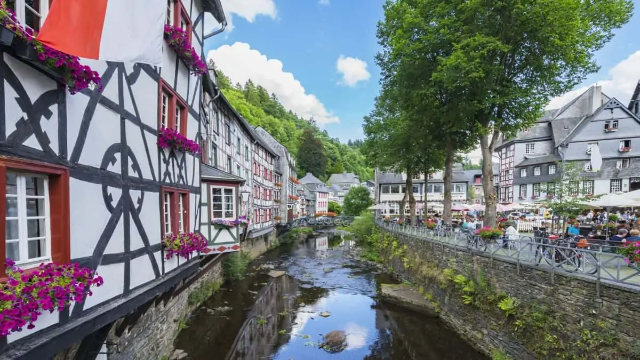 孟肖 - Monschau | Secret World Trip Planner