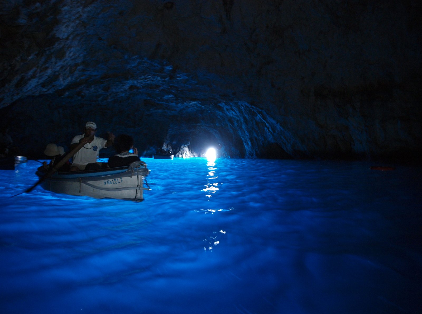 La Grotte bleue, ou Grotta Azzurra à Capri - Grotta Azzurra | Secret World Trip Planner