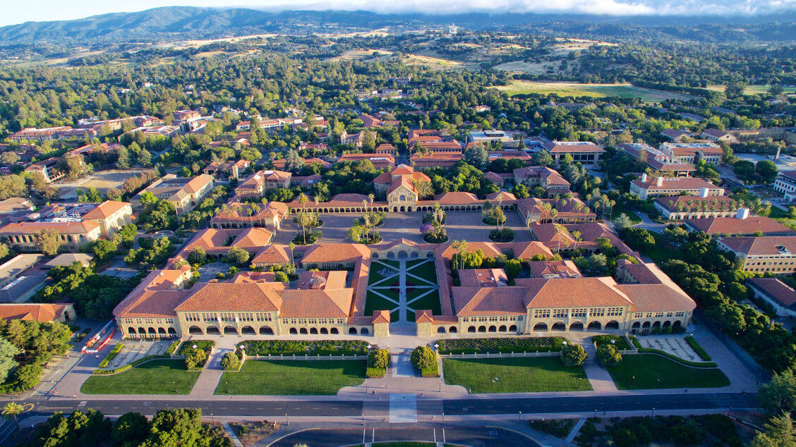 A Universidade de Stanford é uma universidade de prestígio. — Stanford