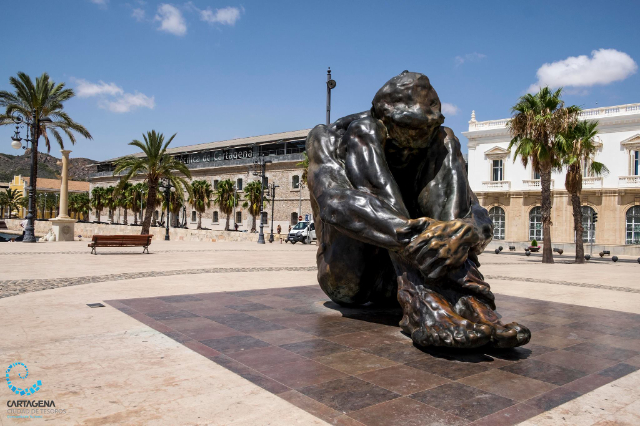 줄로 조각상 - Cartagena | Secret World Trip Planner