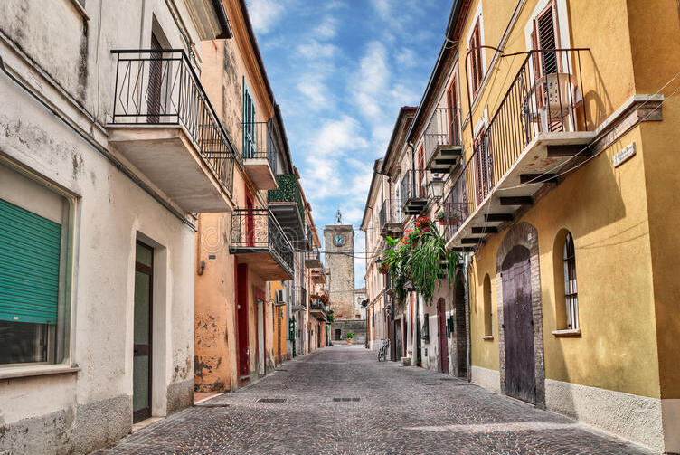 Rocca San Giovanni, zwischen Stränden, Weinbergen und Orangenhainen - Rocca San Giovanni | Secret World Trip Planner