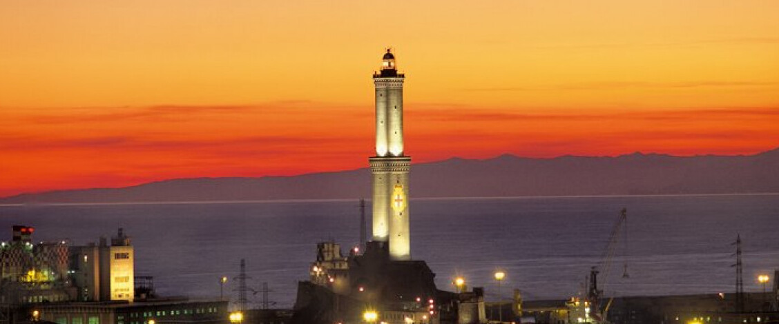 Le phare de Gênes, simplement appelé Lanterna - Genova | Secret World Trip Planner