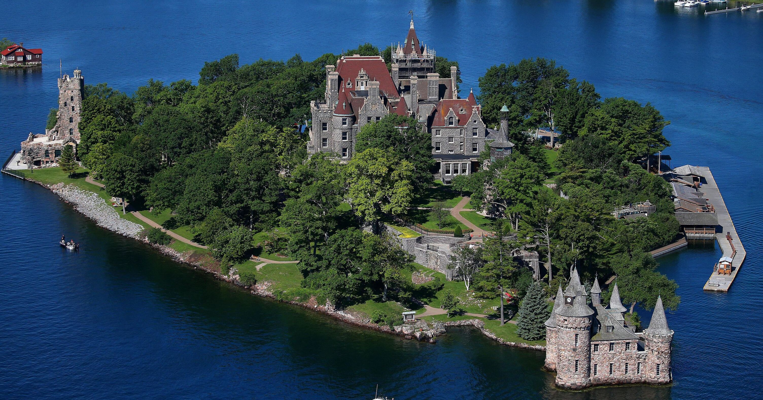 心岛/博尔特城堡,爱的纪念碑 — Alexandria Bay