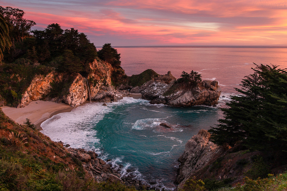 Kalifornia / McWay Falls na wybrzeżu Big Sur — Big Sur