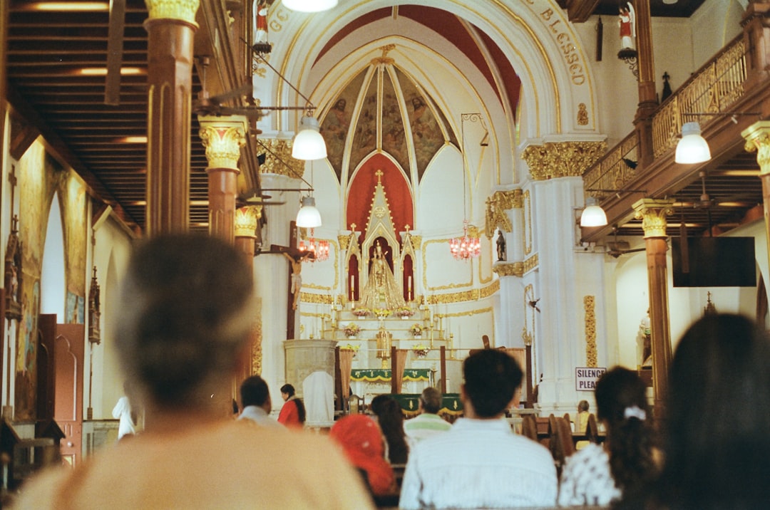 Mais histórico churche em Mumbai: Basílica de Mount Mary - Mumbai | Secret World Trip Planner