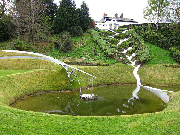 Dumfries: uma verdadeira beleza, o jardim da especulação cósmica — Holywood