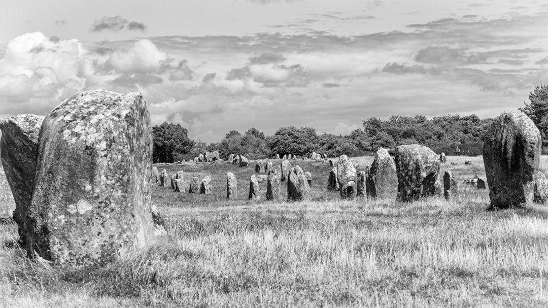 Mégalithes de Carnac - 3 000 pierres debout préhistoriques. - Carnac | Secret World Trip Planner