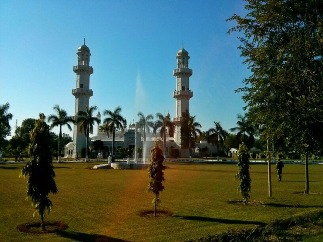 La mosquée du CMH - Jhelum | Secret World Trip Planner