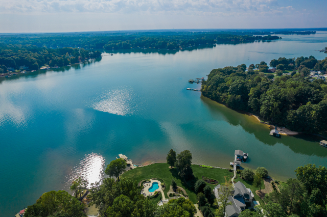 诺曼湖 - lago Norman | Secret World Trip Planner