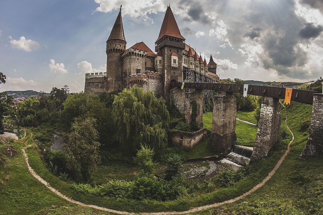 Schloss Hunyad (Schloss Corvin) und die Geister — Hunedoara