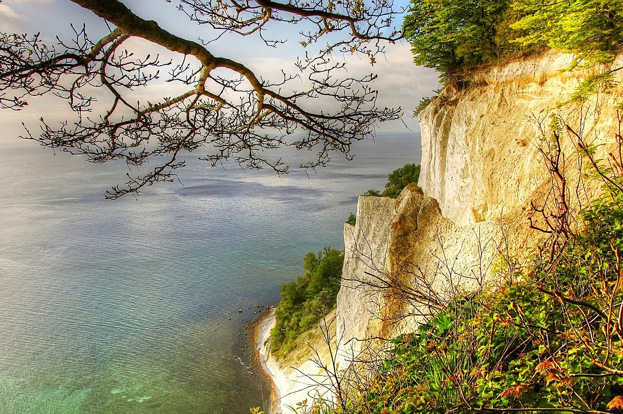 The 'Wonder of the Baltic': the white cliffs of Mon - Borre | Secret World Trip Planner
