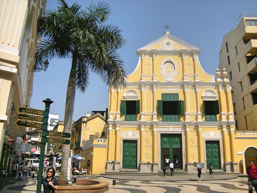 St. Dominic's Church - Tv. de São Domingos & Largo de São Domingos | Secret World Trip Planner