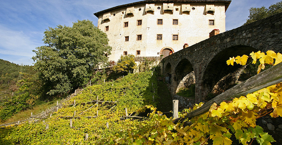 Katzenzungen Castle or Cat's Castle in Prissiano - Prissiano | Secret World Trip Planner