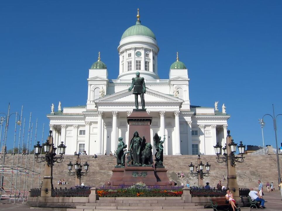 Piazza del Senato è una piazza davvero monumentale, collocata al centro della c - Helsinki | Secret World Trip Planner