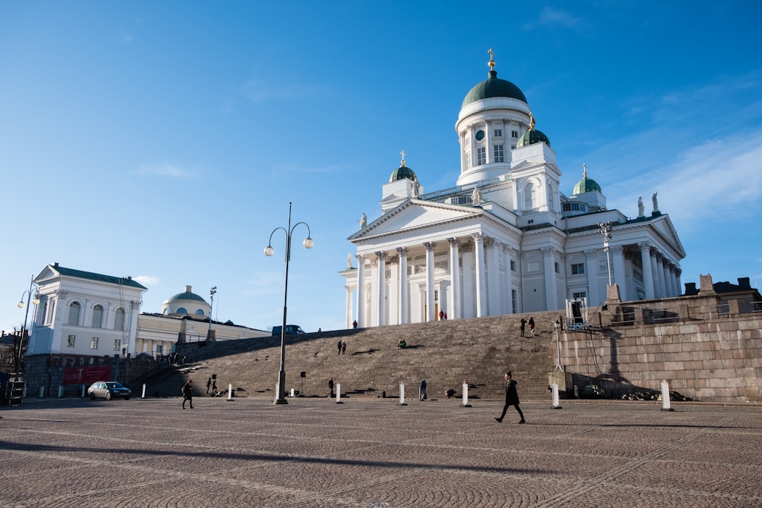 Piazza del Senato è una piazza davvero monumentale, collocata al centro della c - Helsinki | Secret World Trip Planner
