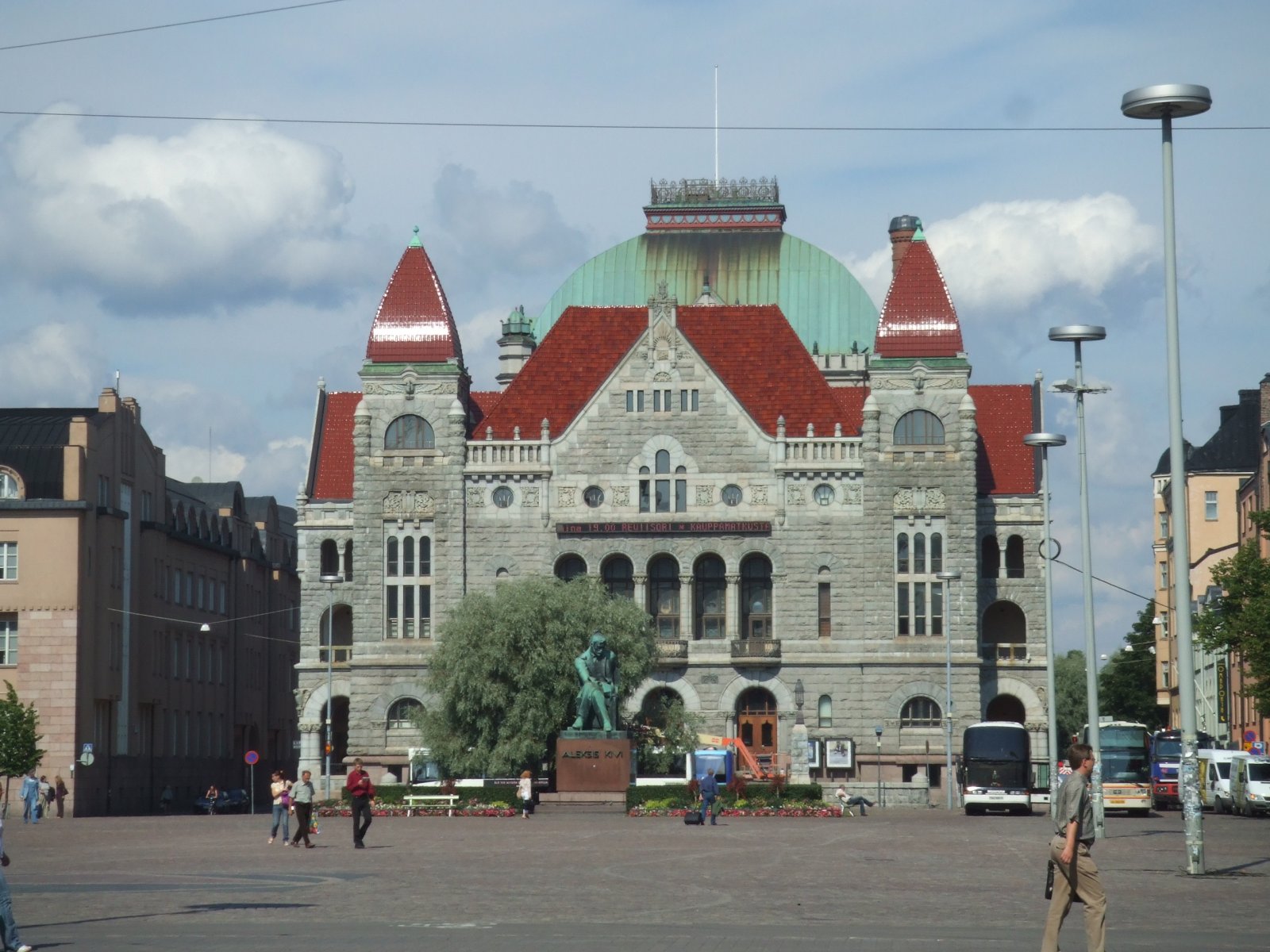 The Finnish National Theatre - Helsinki | Secret World Trip Planner