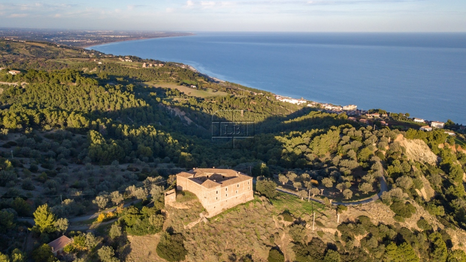 Le château de Monte Giordano : un saut dans l'histoire - Montegiordano | Secret World Trip Planner