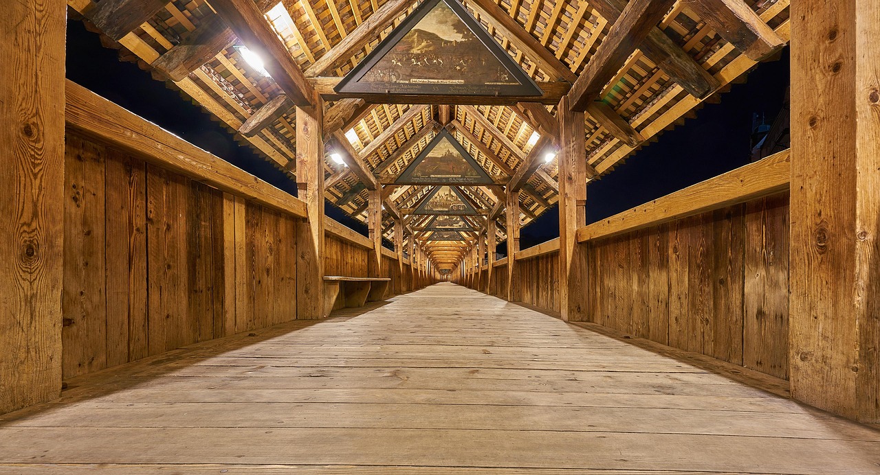 Lucerna i jej piękny drewniany most ( Kapellbrücke ) - Luzern | Secret World Trip Planner