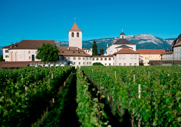 Klasztor Benedyktynów w Gris - Bolzano | Secret World Trip Planner
