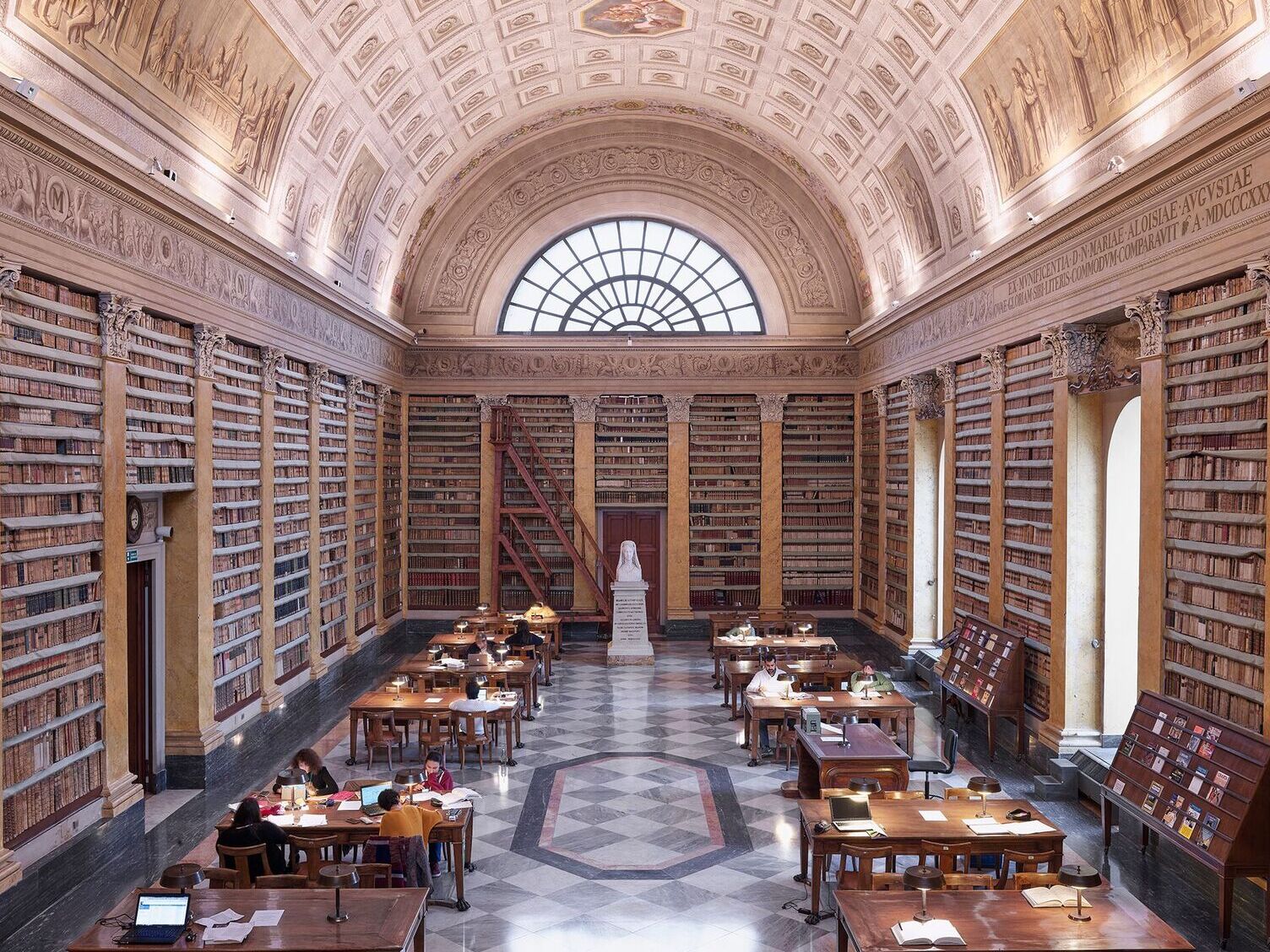 Biblioteka palatyńska w Parmie - Parma | Secret World Trip Planner
