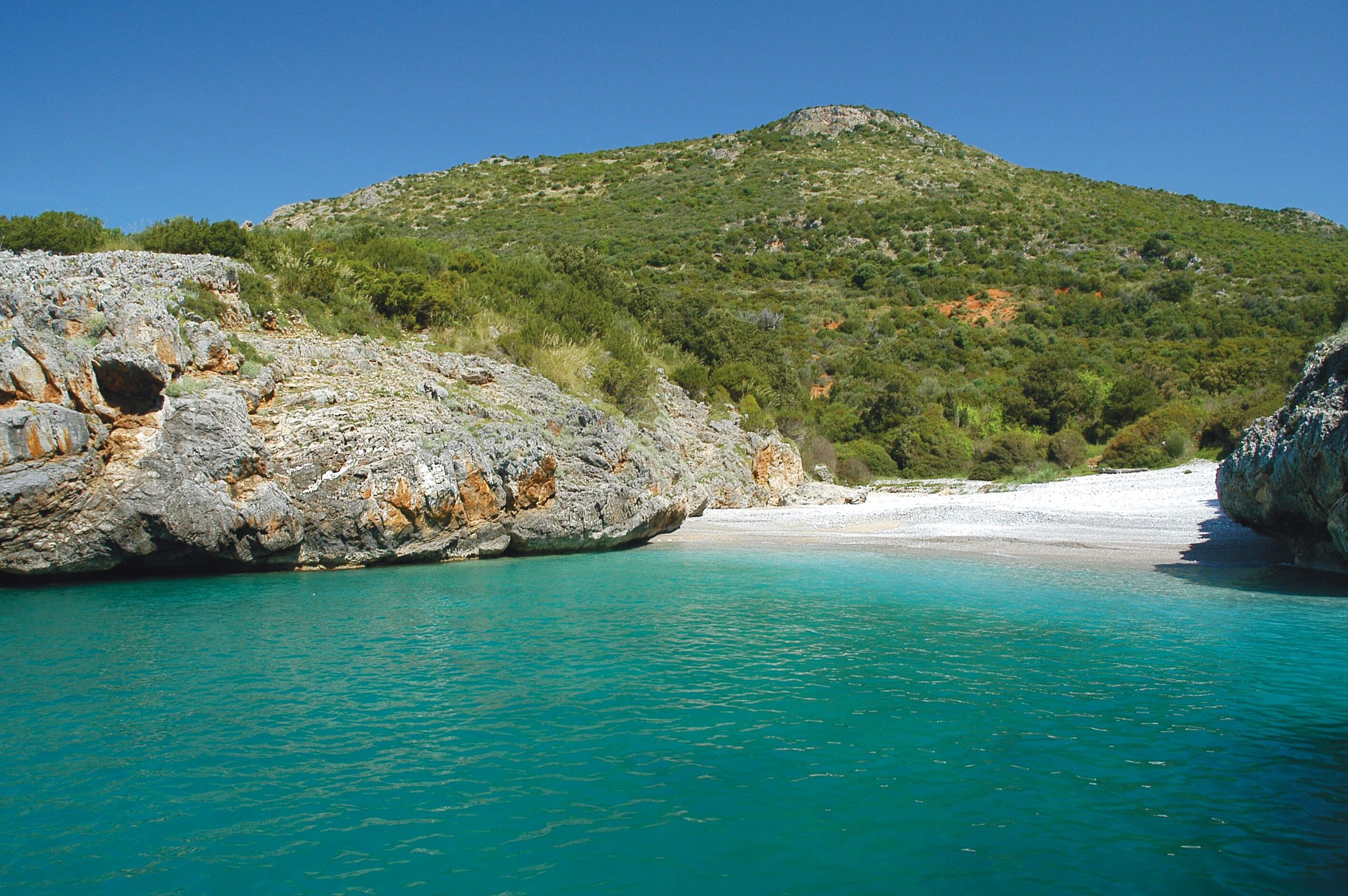 L'anse blanche de Marina di Camerota - 84050 Camerota SA | Secret World Trip Planner