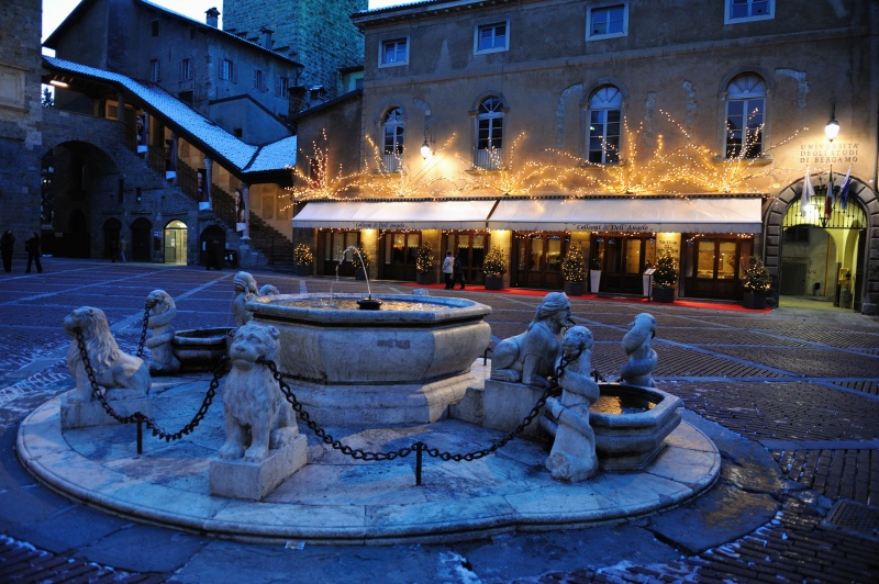 Quadrado antigo - Bergamo | Secret World Trip Planner