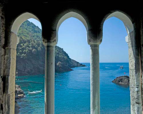 Abbaye de San Fruttuoso di Capodimonte | Secret World Trip Planner