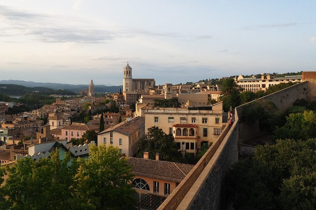 Las Murallas de Girona - Recorriendo siglos sobre la ciudad - Girona | Secret World Trip Planner