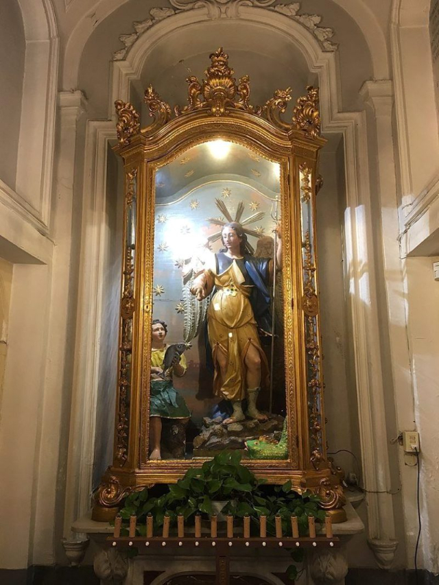 VVa' a vasà 'o pesce 'e San Rafèle : Entre sacré et profane à Naples - Napoli | Secret World Trip Planner