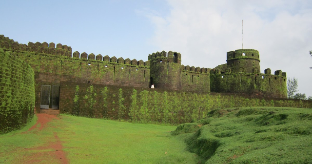 Fuerte de Mirjan - Mirjan | Secret World Trip Planner