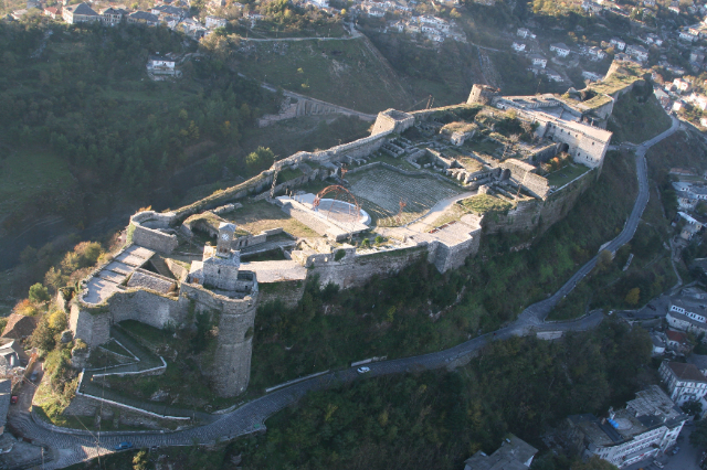 La pintoresca ciudad de Gjirokastra - Gjirokastër County | Secret World Trip Planner