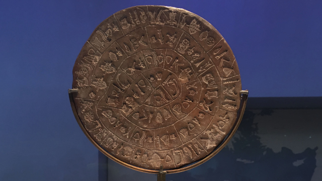 L'&eacute;nigme du disque de Phaistos : Un voyage dans les myst&egrave;res de la Cr&egrave;te antique - Epano Archanes | Secret World Trip Planner