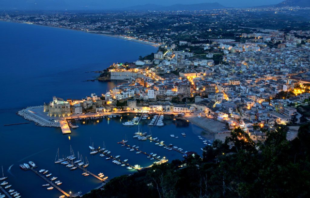 Castellammare del Golfo: Un anfiteatro sul mare - Castellammare del Golfo | Secret World Trip Planner